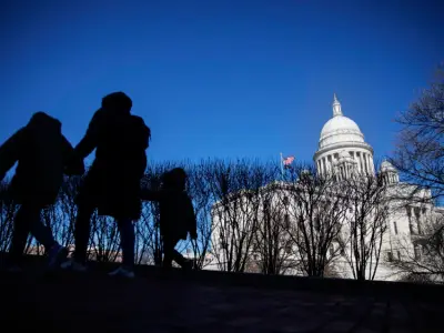 RI lawmakers pass bill to ban sales of assault weapons